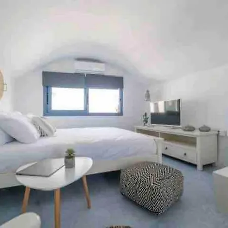 Jaccuzzi Romantic In Firostefani,sea View! Apartment Fira (Santorini)