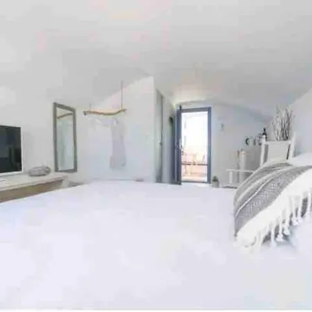 Jaccuzzi Romantic In Firostefani,sea View! Apartment