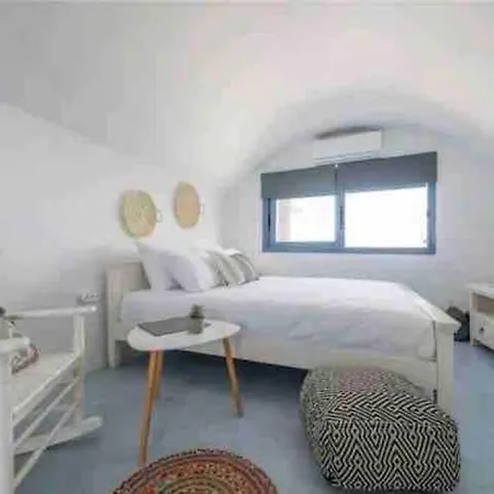 Jaccuzzi Romantic In Firostefani,sea View! Apartment *